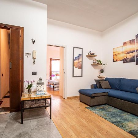 Little Diamond - City Centre Apartment Cagliari Bagian luar foto