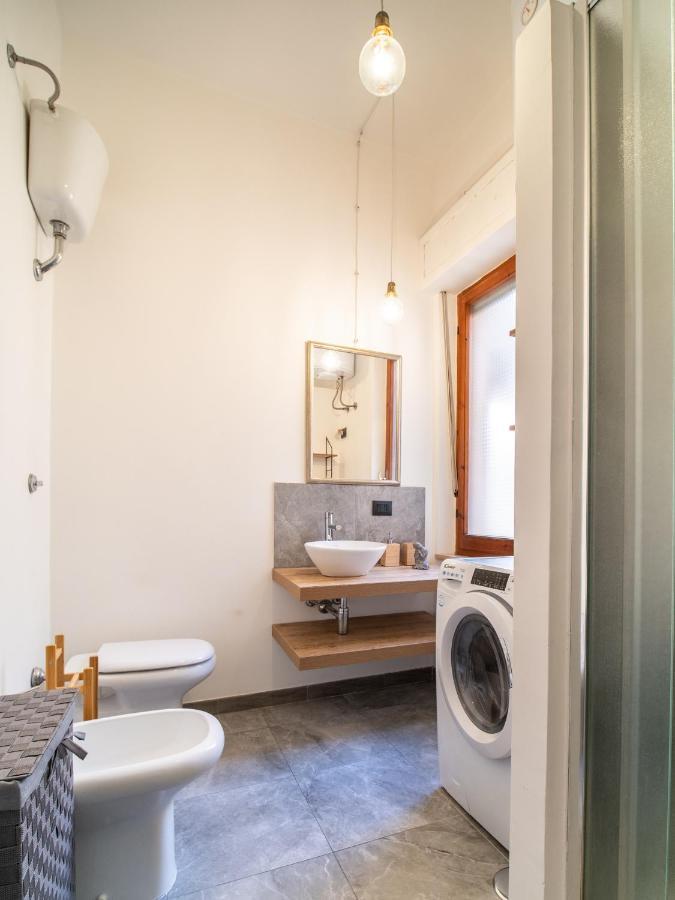 Little Diamond - City Centre Apartment Cagliari Bagian luar foto