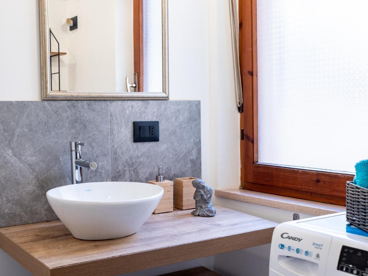 Little Diamond - City Centre Apartment Cagliari Bagian luar foto