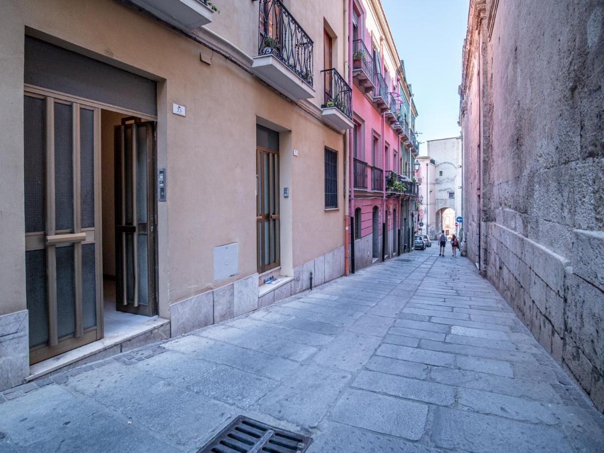 Little Diamond - City Centre Apartment Cagliari Bagian luar foto