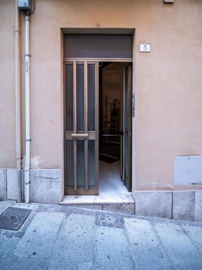Little Diamond - City Centre Apartment Cagliari Bagian luar foto